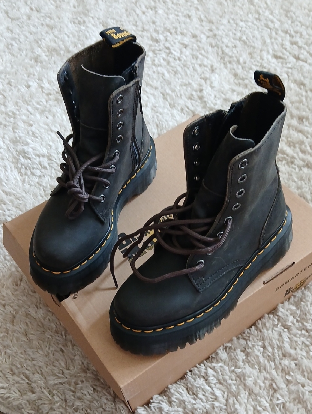NWOT DR. MARTENS